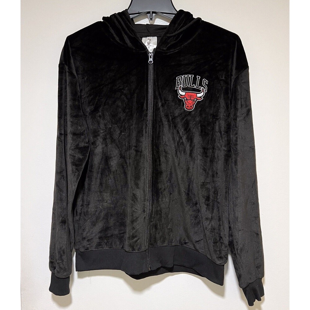 Women's NBA Chicago Bulls Velour Zip-up Graphic Hoodie. Black. Size XL